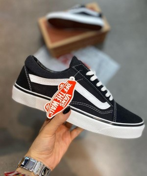 black and blue old skool